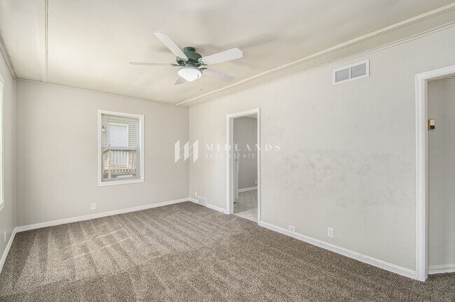 Building Photo - Old Towne Bellevue Home