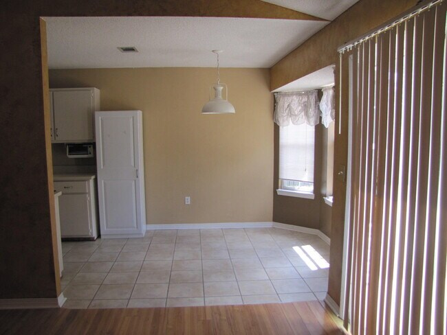 Foto del edificio - 4803 Young Rd