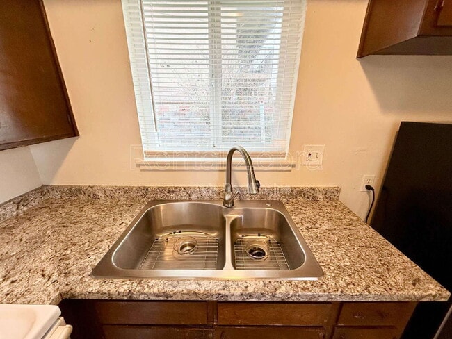 Foto del edificio - 1248 W 19th St