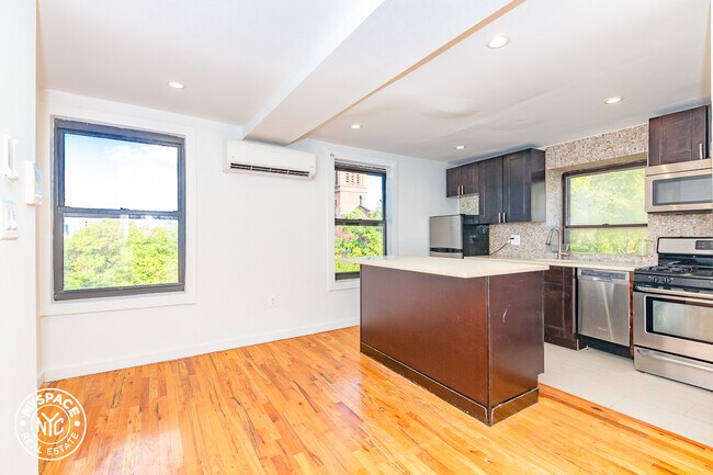 Foto del edificio - 321 Broadway