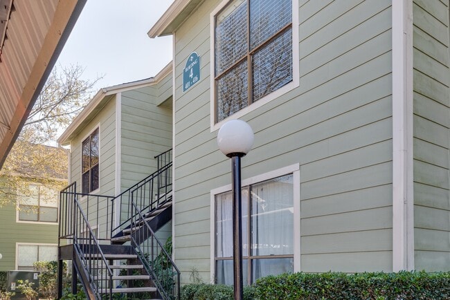 Building Photo - 14777 Wunderlich Dr
