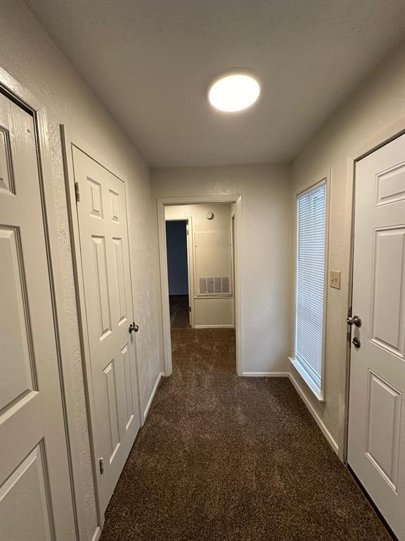 Foto del edificio - 1304 Holik Dr