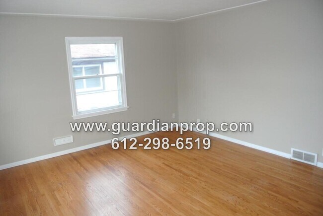 Building Photo - House in Midway Available September 1, Hardwood Floors, Updated Kitchen & Bath, Garage, Pet Frien...