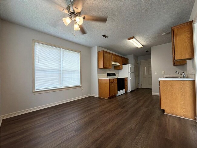 Building Photo - 1593 N Fieldstone Ave