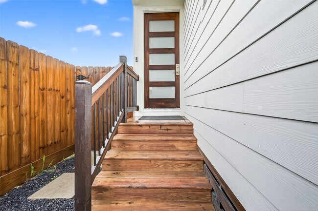 Foto del edificio - 6630 Highrock Rd