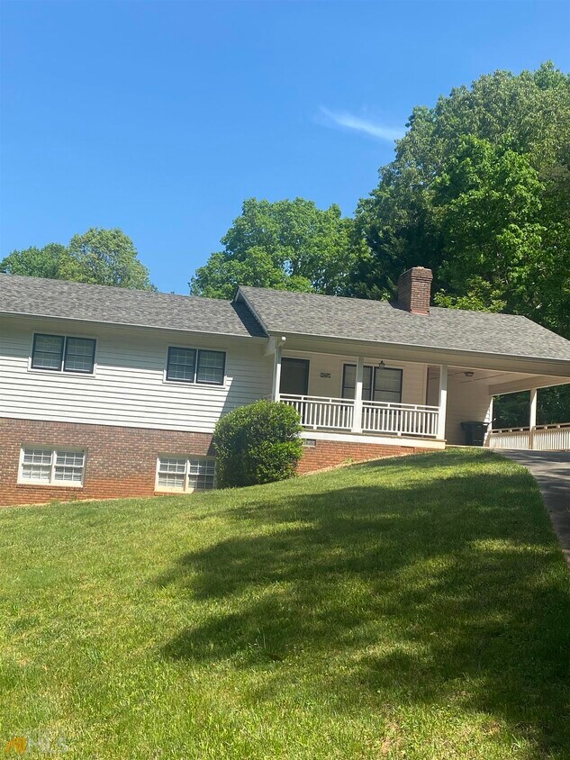 Primary Photo - 402 Skyline Dr
