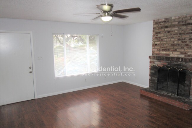 Foto del edificio - Updated 2bd/1ba Lincoln Village Duplex wit...