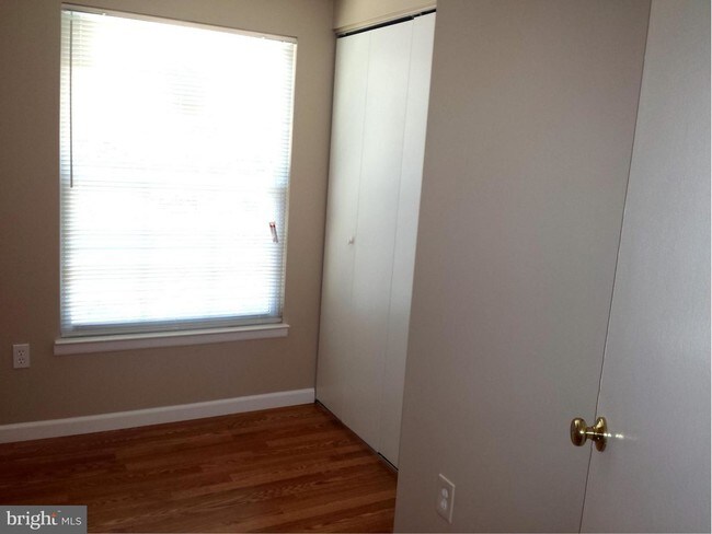 Building Photo - 12 Fox Run Ct