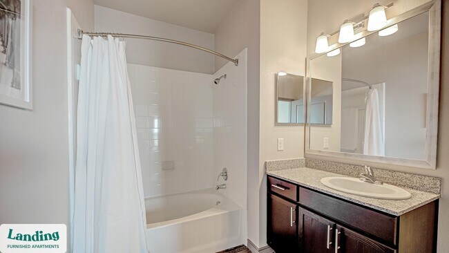 Foto del edificio - 650 S Main St