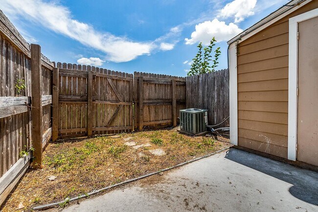 Foto del edificio - MOVE IN READY