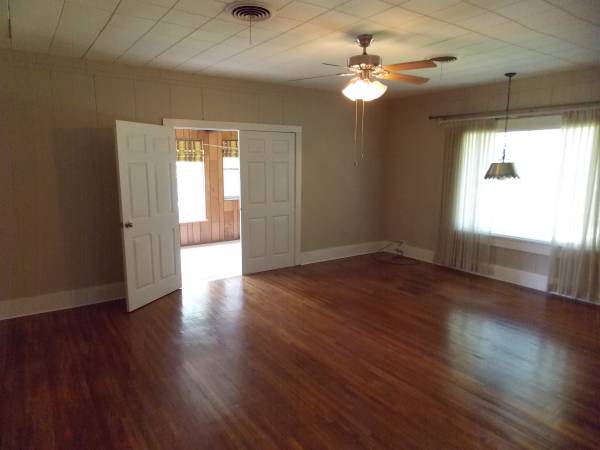 Huge bedroom or second living room - 711 Majestic Lodge Rd