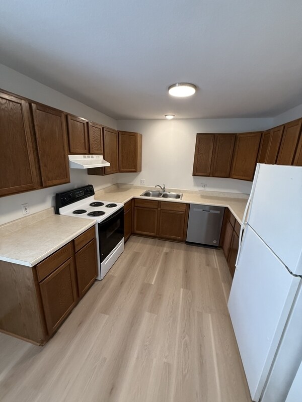 Foto del edificio - 215 Jewel Dr