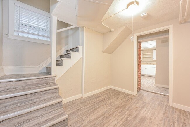 Building Photo - 1220 N Corona Street