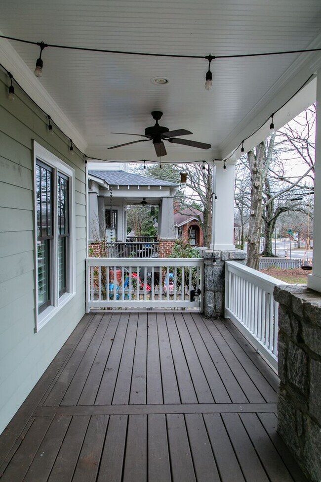 Building Photo - Oakhurst Two Story with Classic Bungalow C...