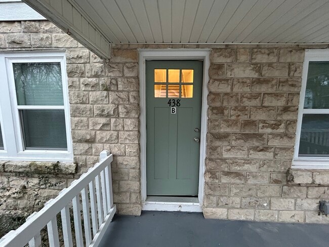 Building Photo - 438 N Cypress St