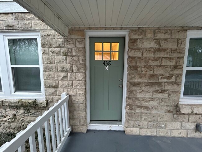 Foto del edificio - 438 N Cypress St