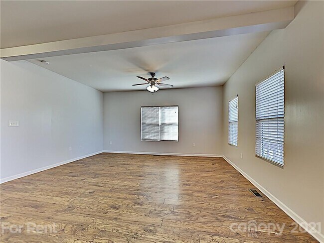 Building Photo - 141 High Bluff Cir