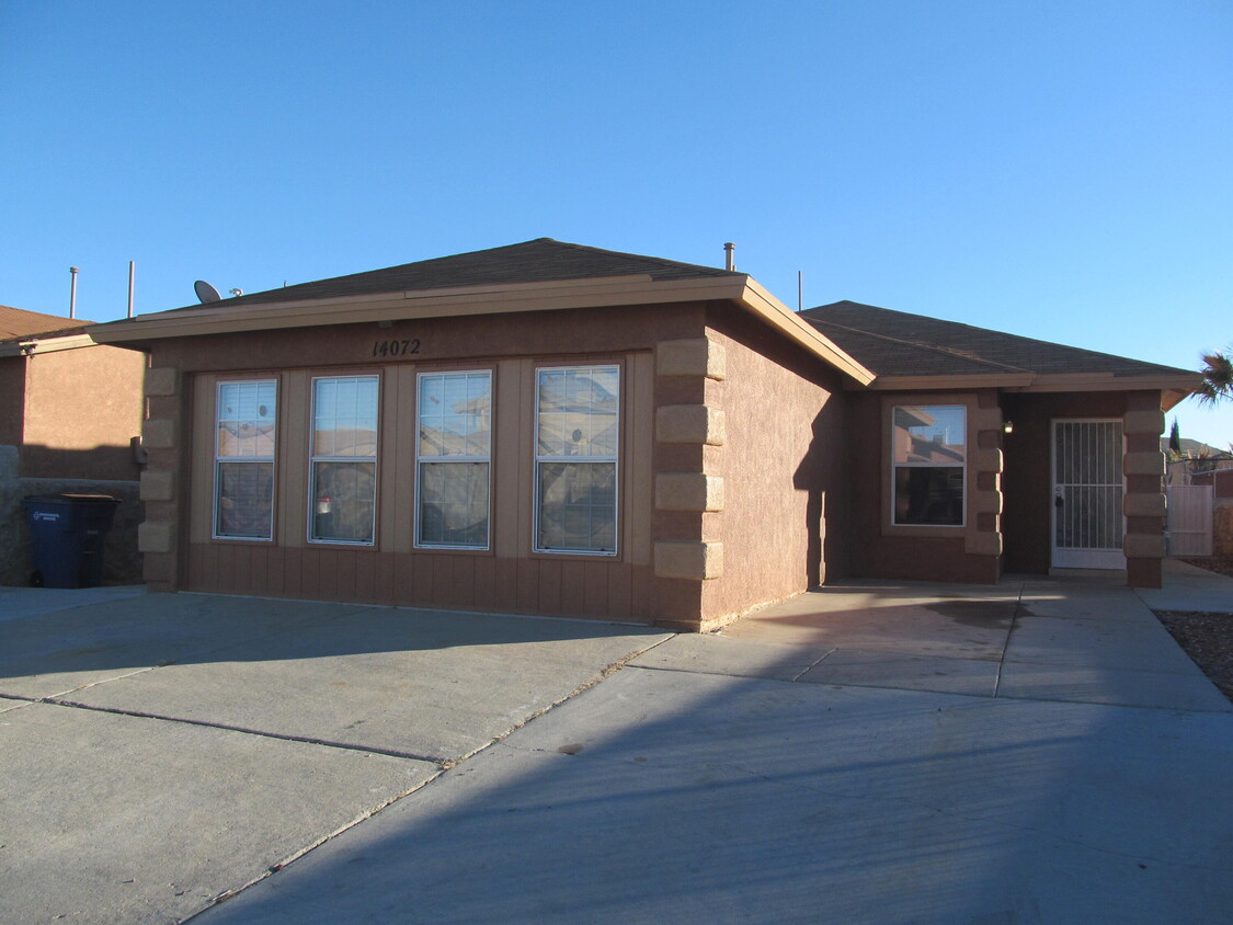 Foto principal - 14072 Jason Crandall Dr