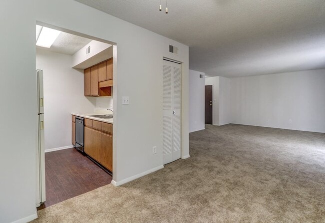Building Photo - Ashley Pointe