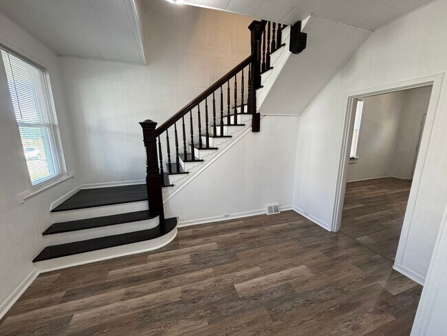 Photo - Enormous Completely Updated 4-Bedroom 1-Ba... House