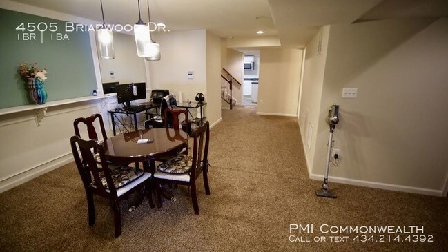 Foto del edificio - 4505 Briarwood Dr