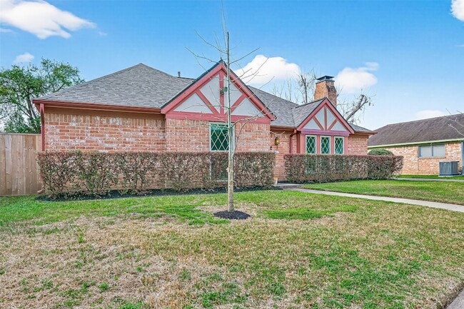 Building Photo - 6207 Claridge Dr