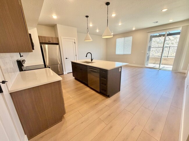 Building Photo - 3 Bedroom Home!