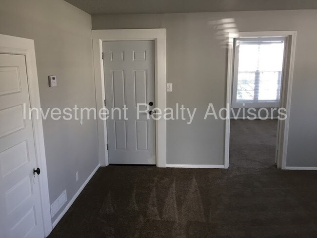 Building Photo - 192 E Vine St