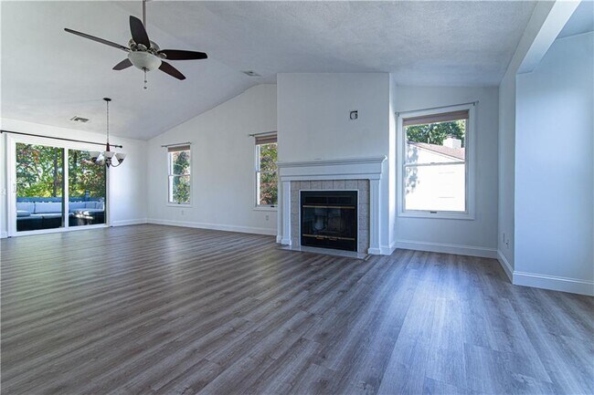 Building Photo - 117 Turnessa Green