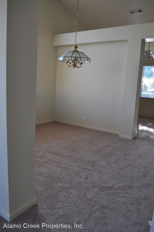 Building Photo - 3 br, 2 bath House - 212 Laurelwood Way