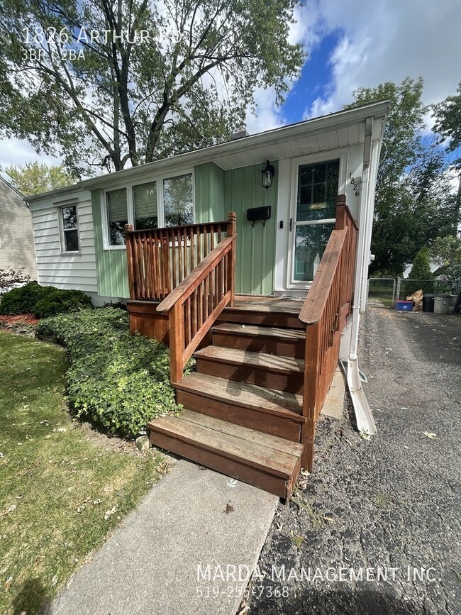 Building Photo - MODERN RENOVATED 3BED/1.5 BATH ON ARTHUR +...