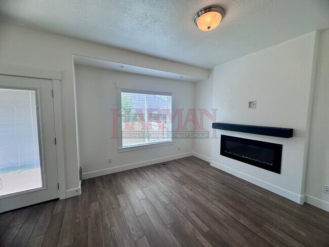 Building Photo - 1008 E 120 S
