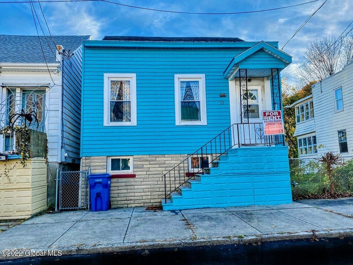 Primary Photo - 10 Garden St