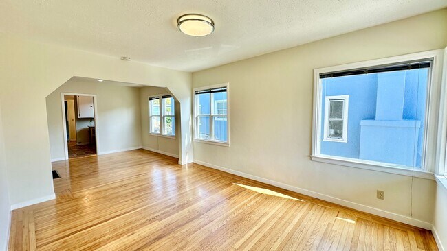 Foto del edificio - Large & Sunny House & Backyard in a Tranquill Neighborhood of El Cerrito