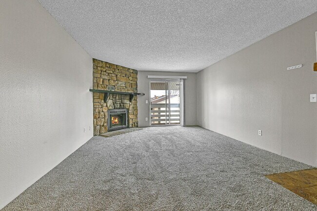 Building Photo - $1,445.95 - 2 Bed, 2 Bath Condo in Denver with In-Unit Laundry!