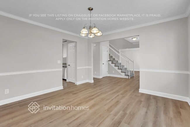 Building Photo - 1810 Collines Ave