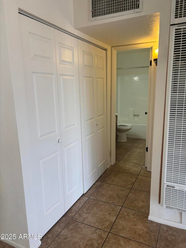 Foto del edificio - 840 S Main St