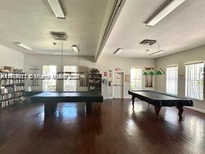 Building Photo - 2850 Somerset Dr