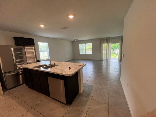 Foto del edificio - 1571 Clearbrook St