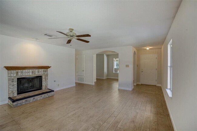 Building Photo - 1801 Pannier Ln