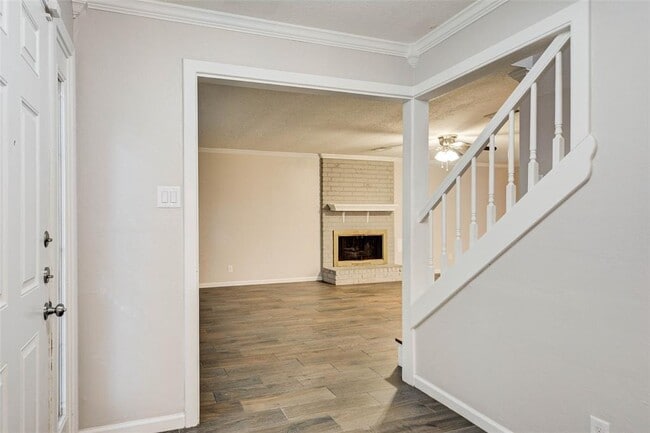 Building Photo - 13915 Charlynn Oaks Dr