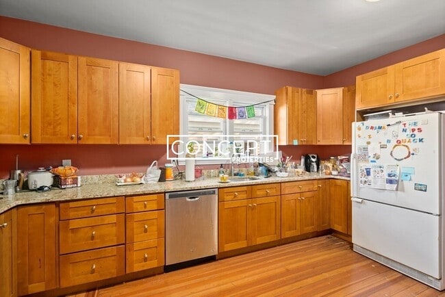 Building Photo - 15 Teele Ave