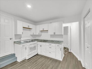 Building Photo - 324 N Hardesty