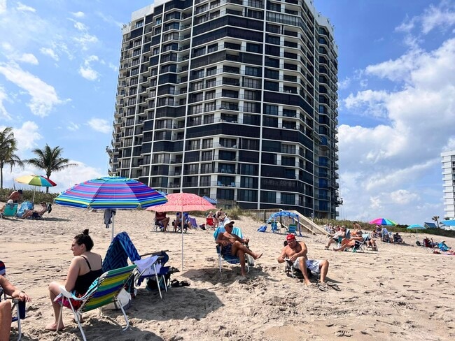Building -- steps from the beach :) - 9650 S Ocean Dr