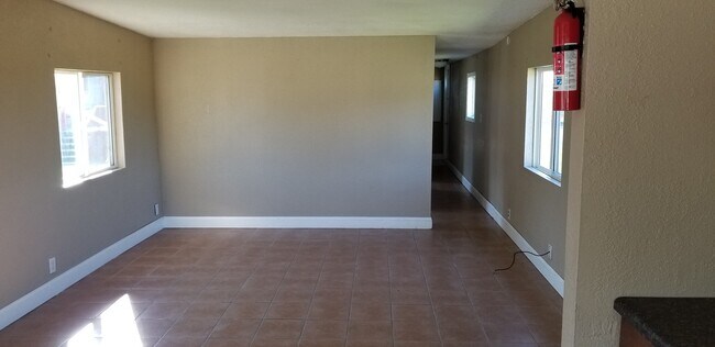 Foto del edificio - 315 Todds Ferry Rd