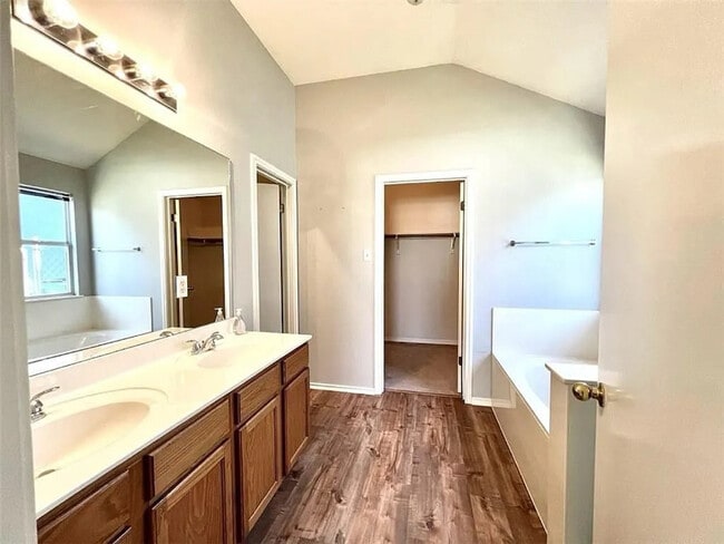 Foto del edificio - 2603 Hill Street Cove