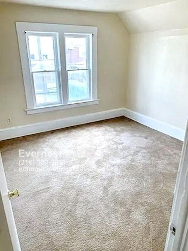Building Photo - 2142 W 105th St