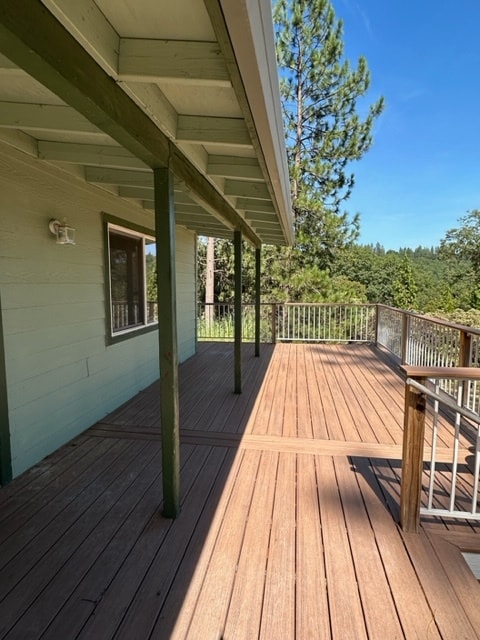 Big front deck - 11683 View Dr