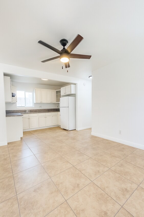 Foto principal - 617 E 109th St