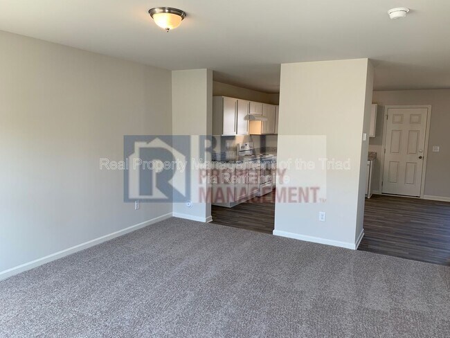 Foto del edificio - 4100 Devonwood Ct